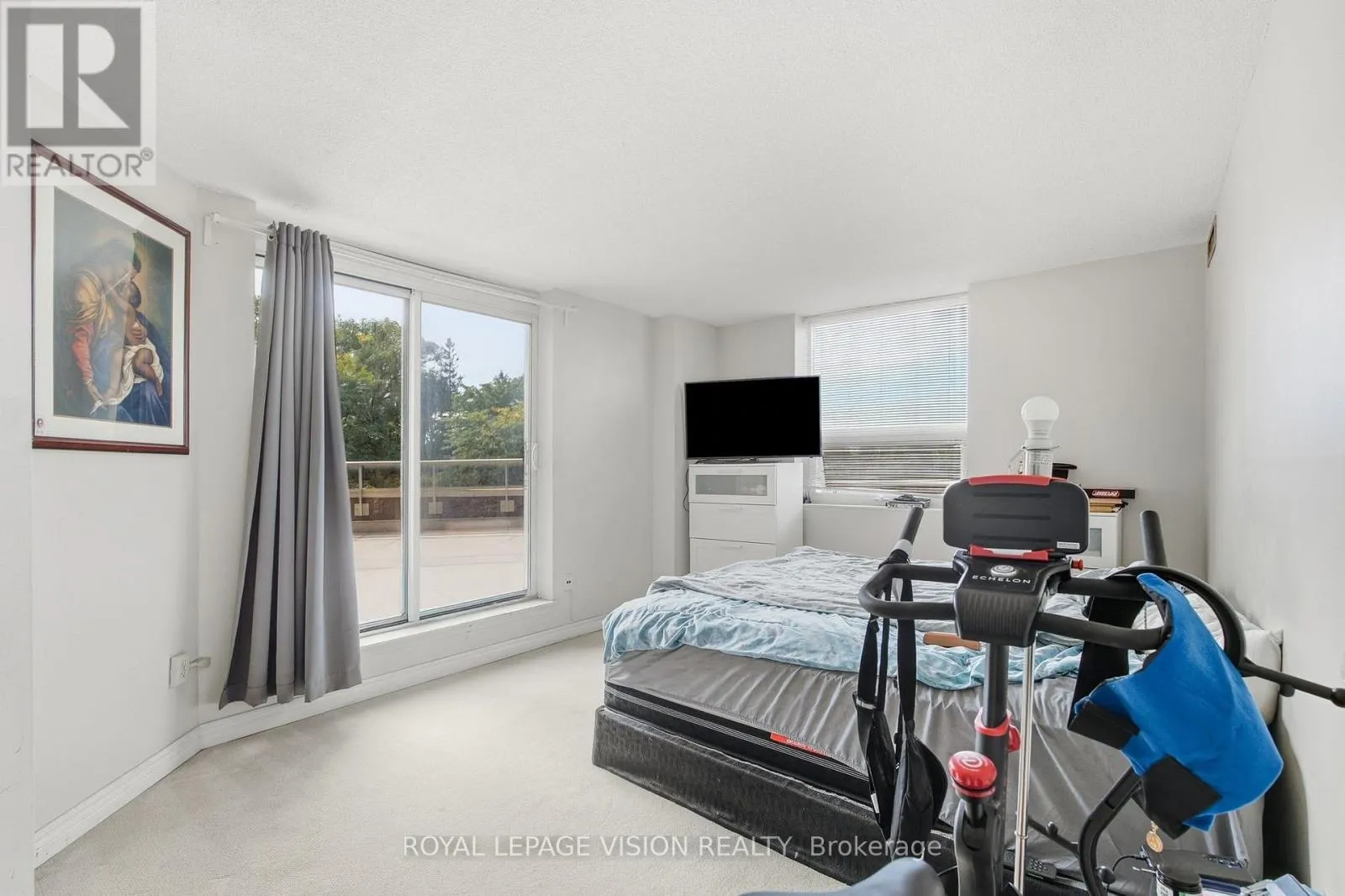 319 - 10 DEAN PARK ROAD