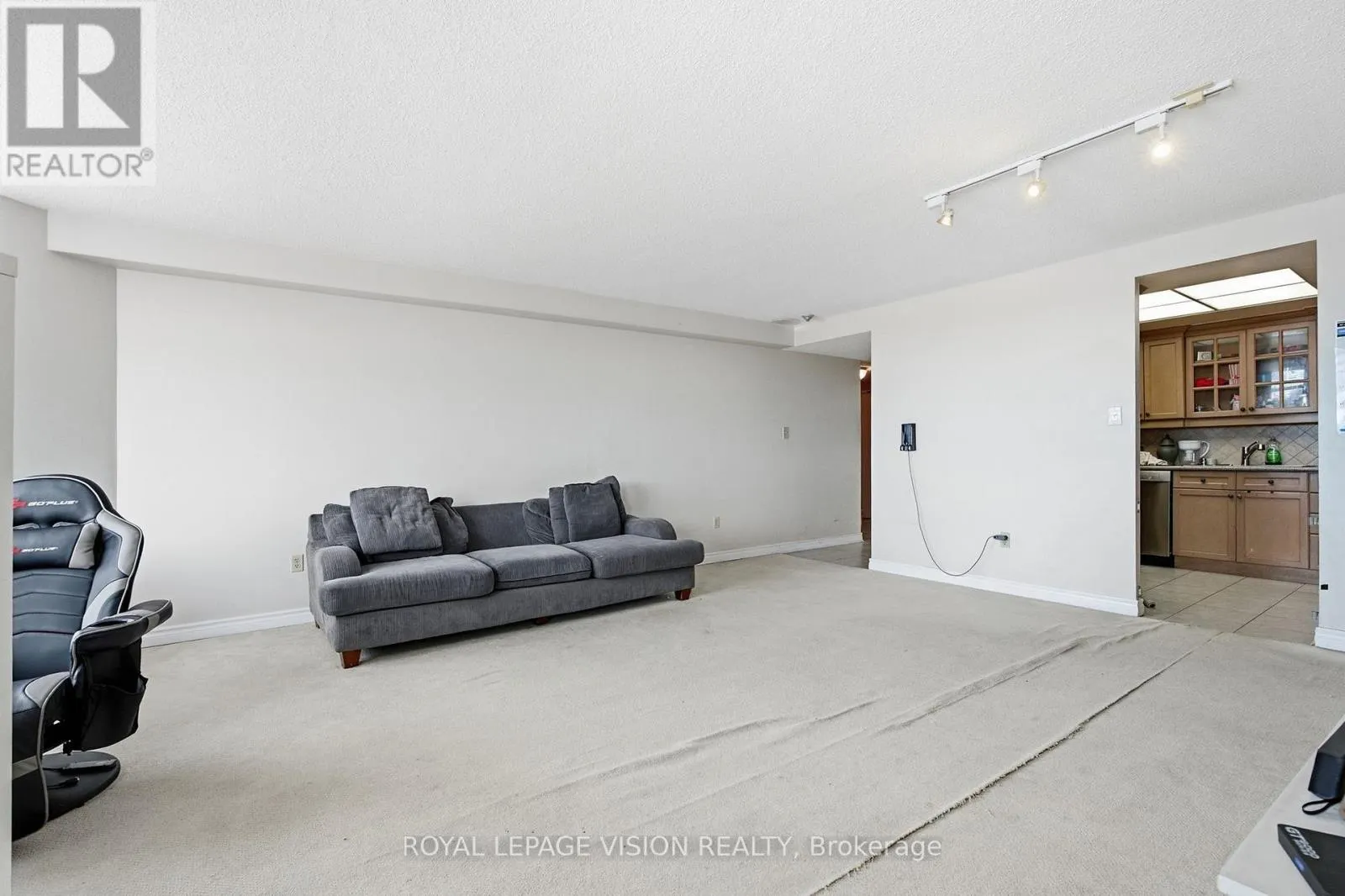 319 - 10 DEAN PARK ROAD