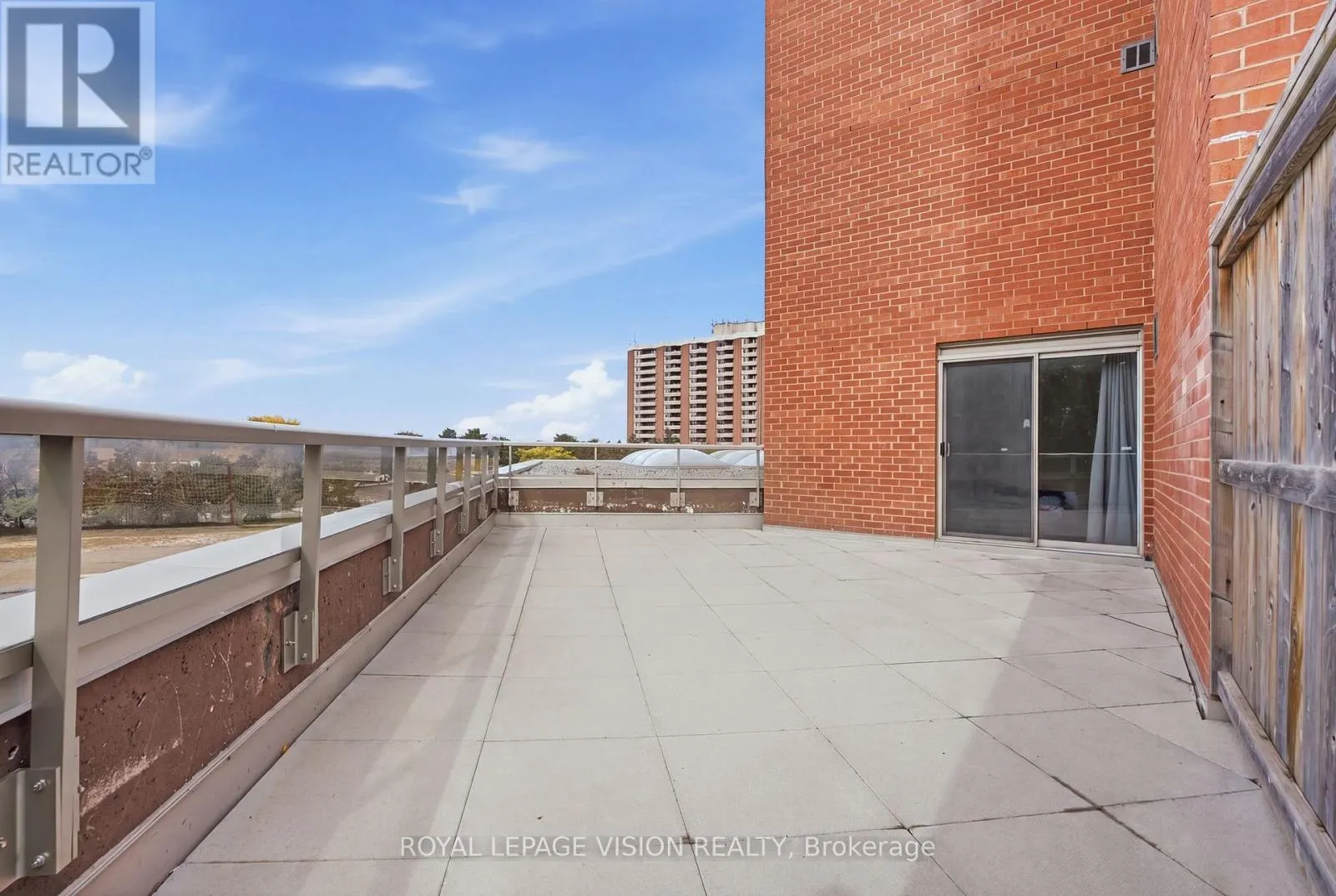 319 - 10 DEAN PARK ROAD