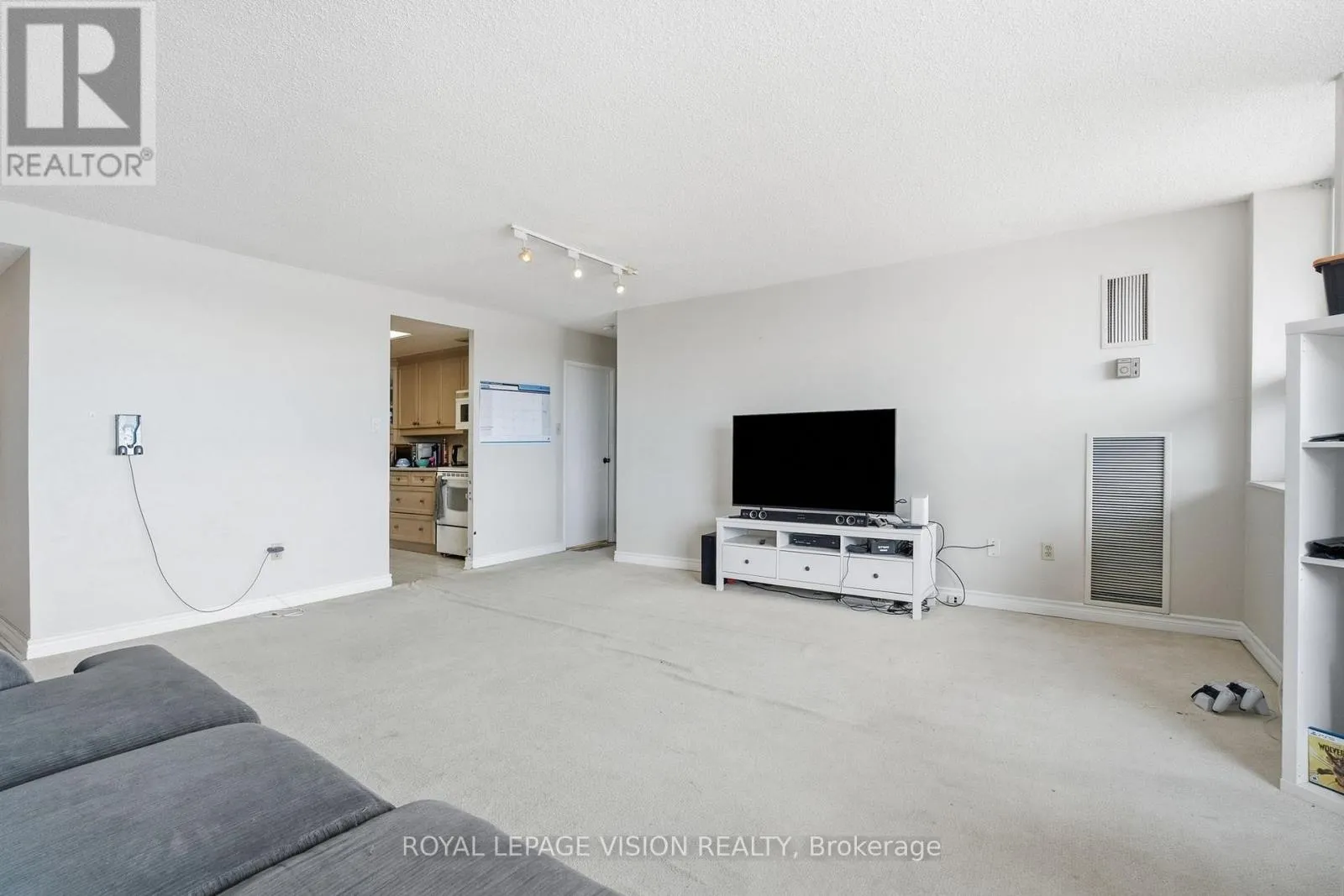 319 - 10 DEAN PARK ROAD
