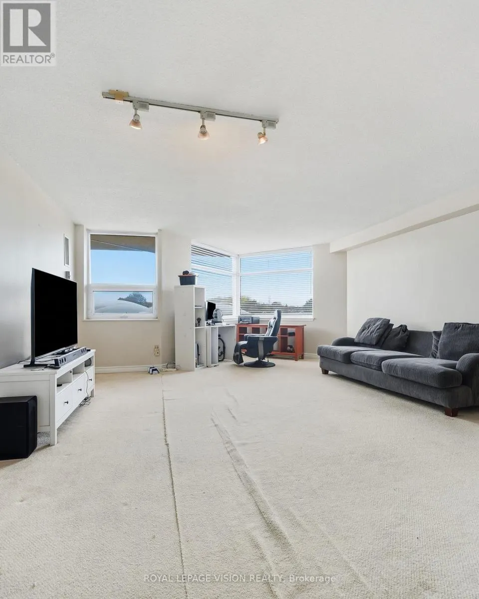 319 - 10 DEAN PARK ROAD