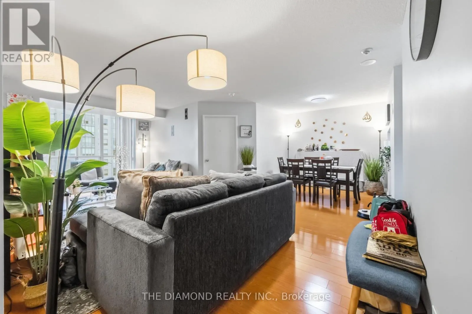 816 - 2550 LAWRENCE AVENUE E