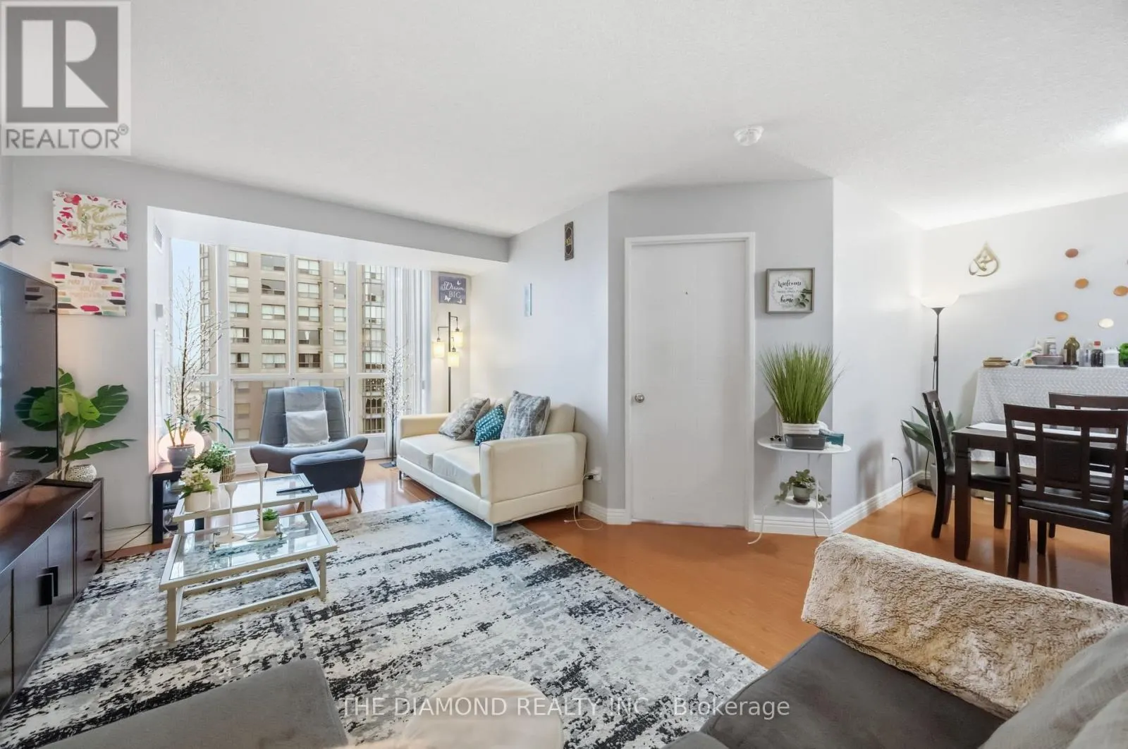 816 - 2550 LAWRENCE AVENUE E