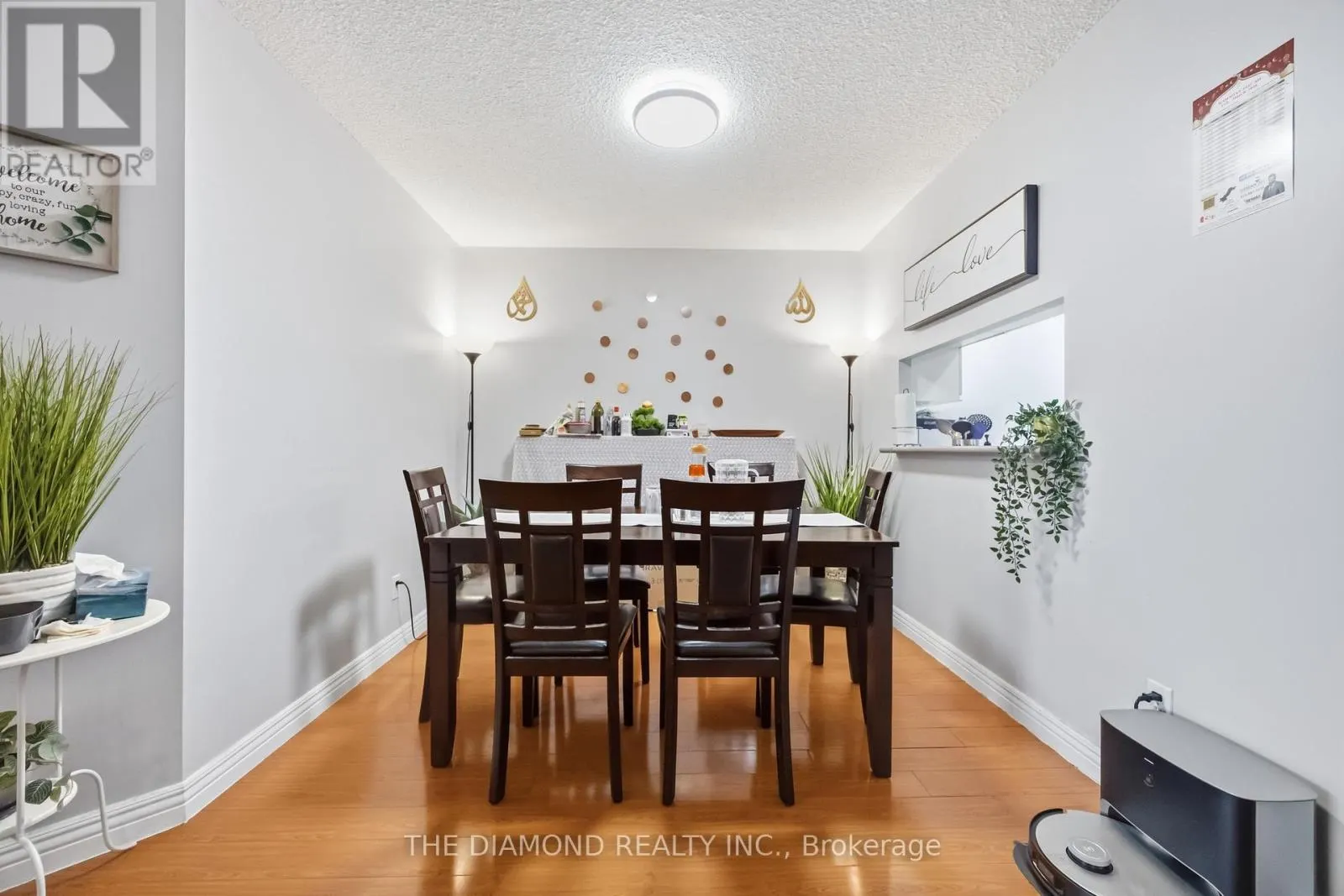 816 - 2550 LAWRENCE AVENUE E