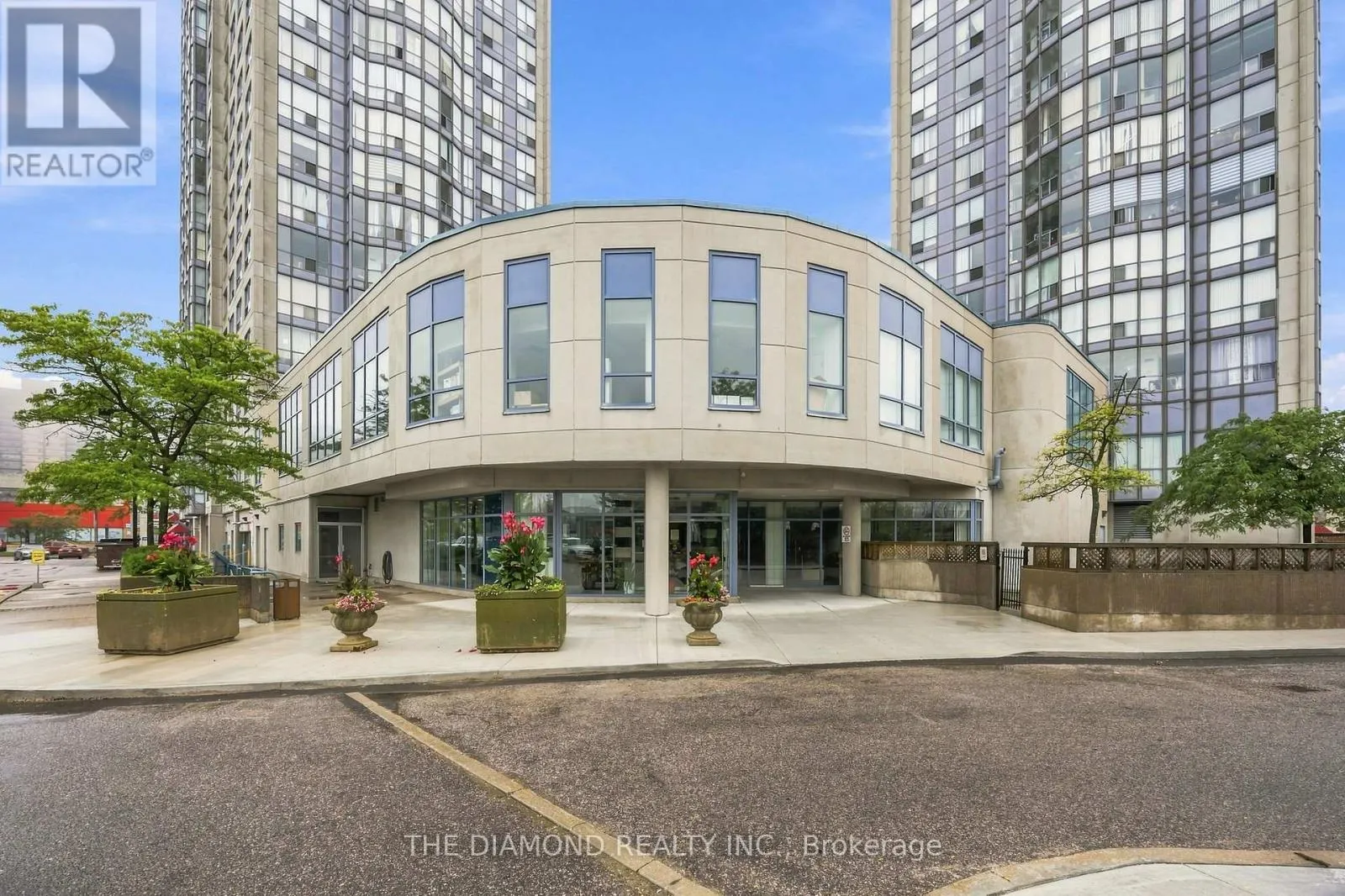 816 - 2550 LAWRENCE AVENUE E