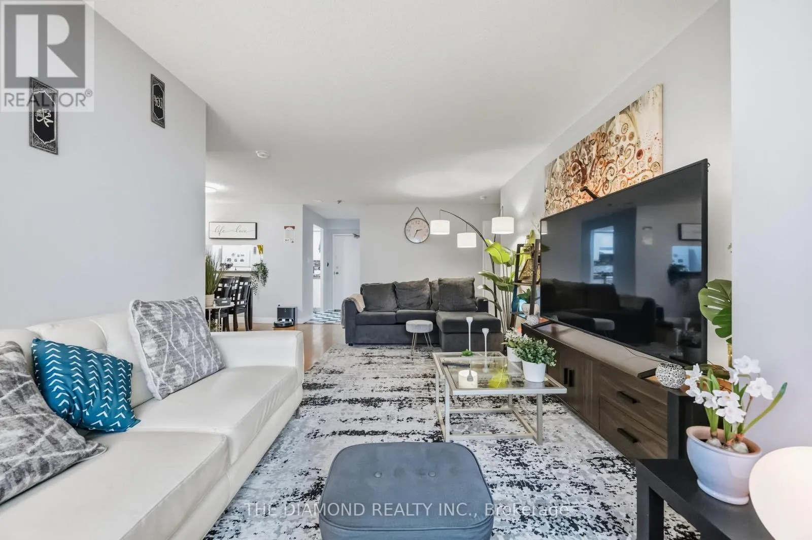 816 - 2550 LAWRENCE AVENUE E
