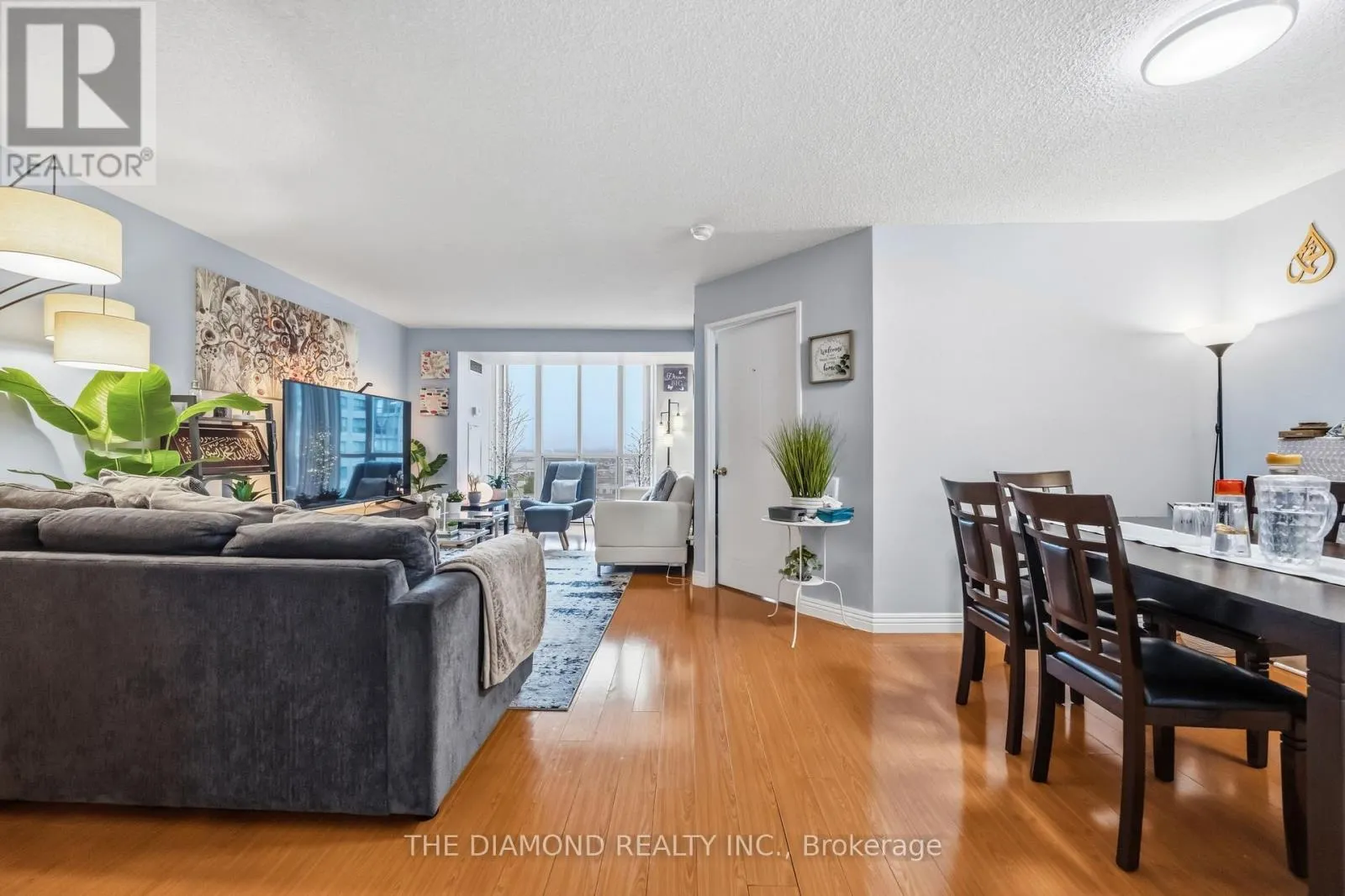 816 - 2550 LAWRENCE AVENUE E