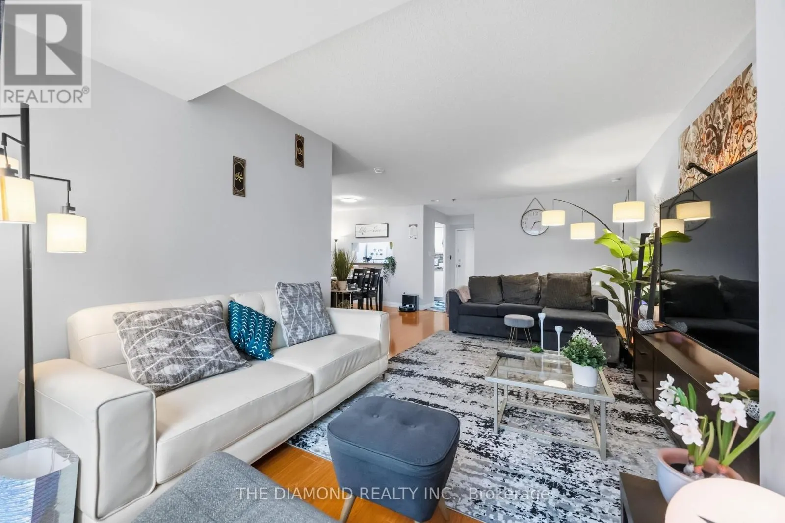 816 - 2550 LAWRENCE AVENUE E
