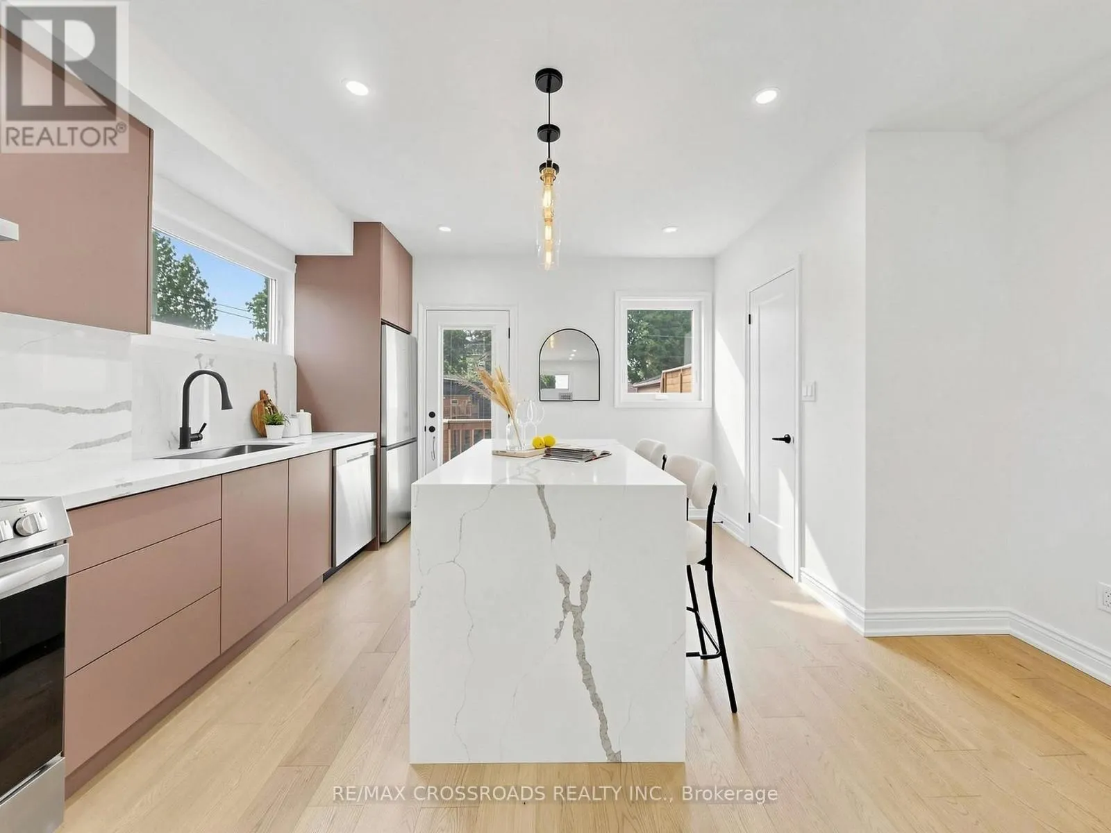 548 GLEBEHOLME BOULEVARD
