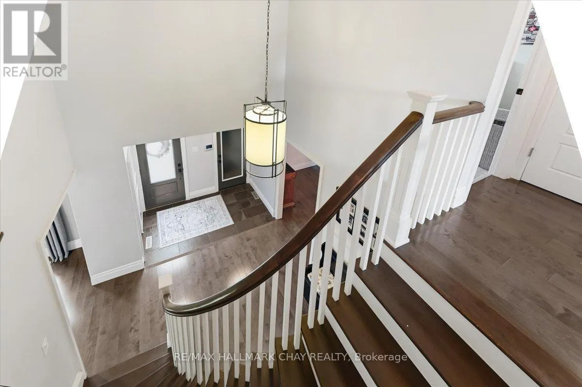 5 DRAPER COURT