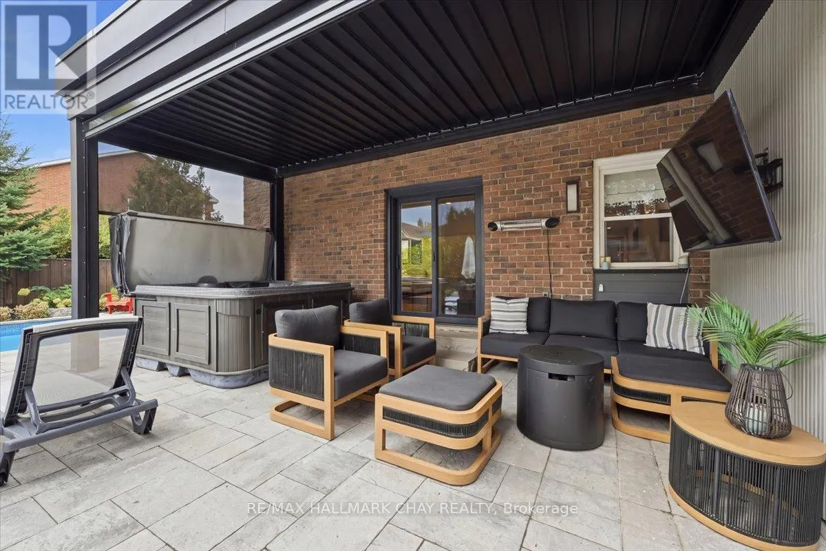 5 DRAPER COURT