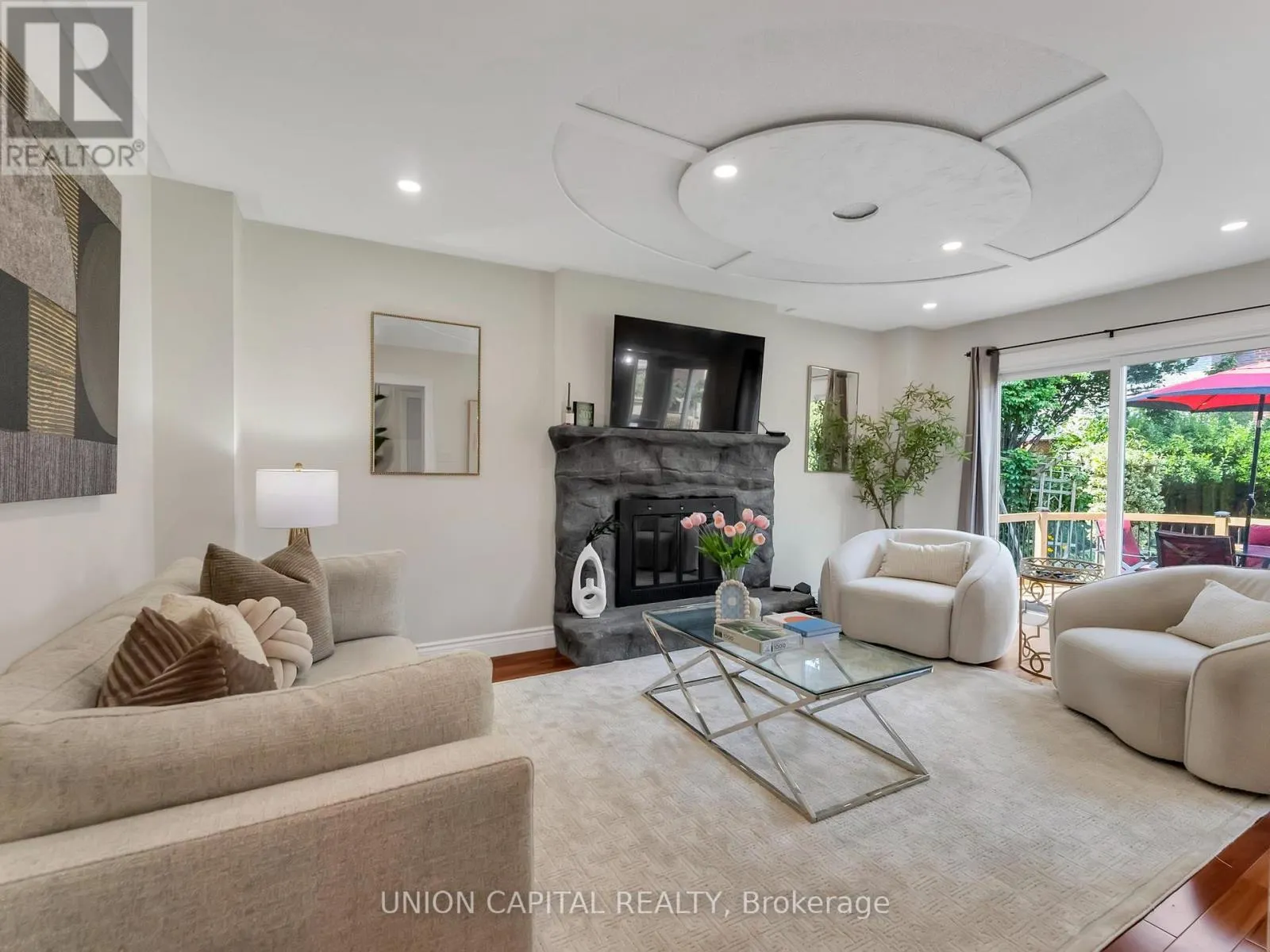 772 PEBBLE COURT