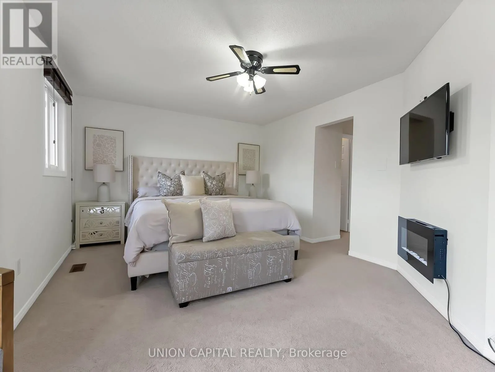 772 PEBBLE COURT