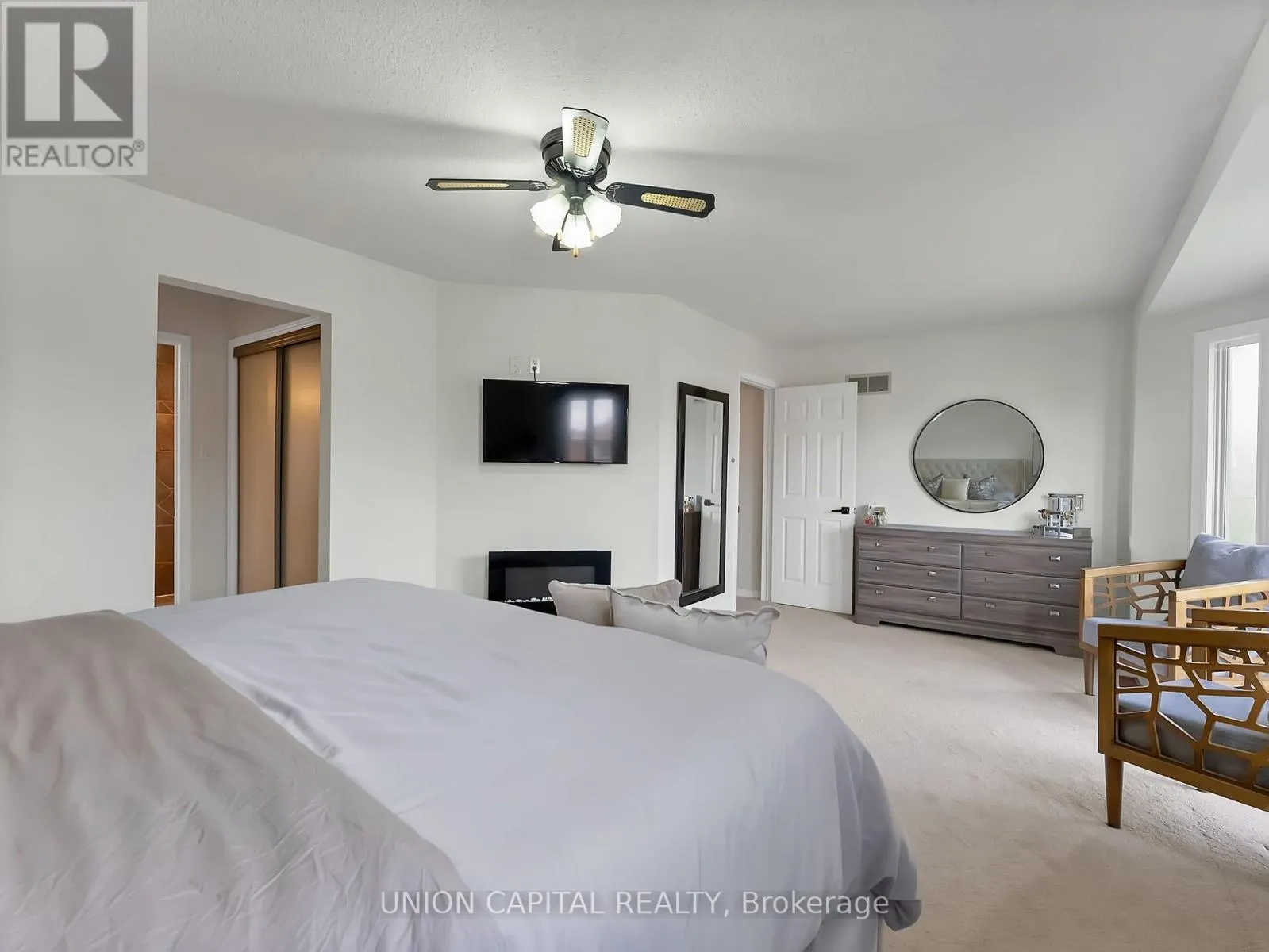 772 PEBBLE COURT