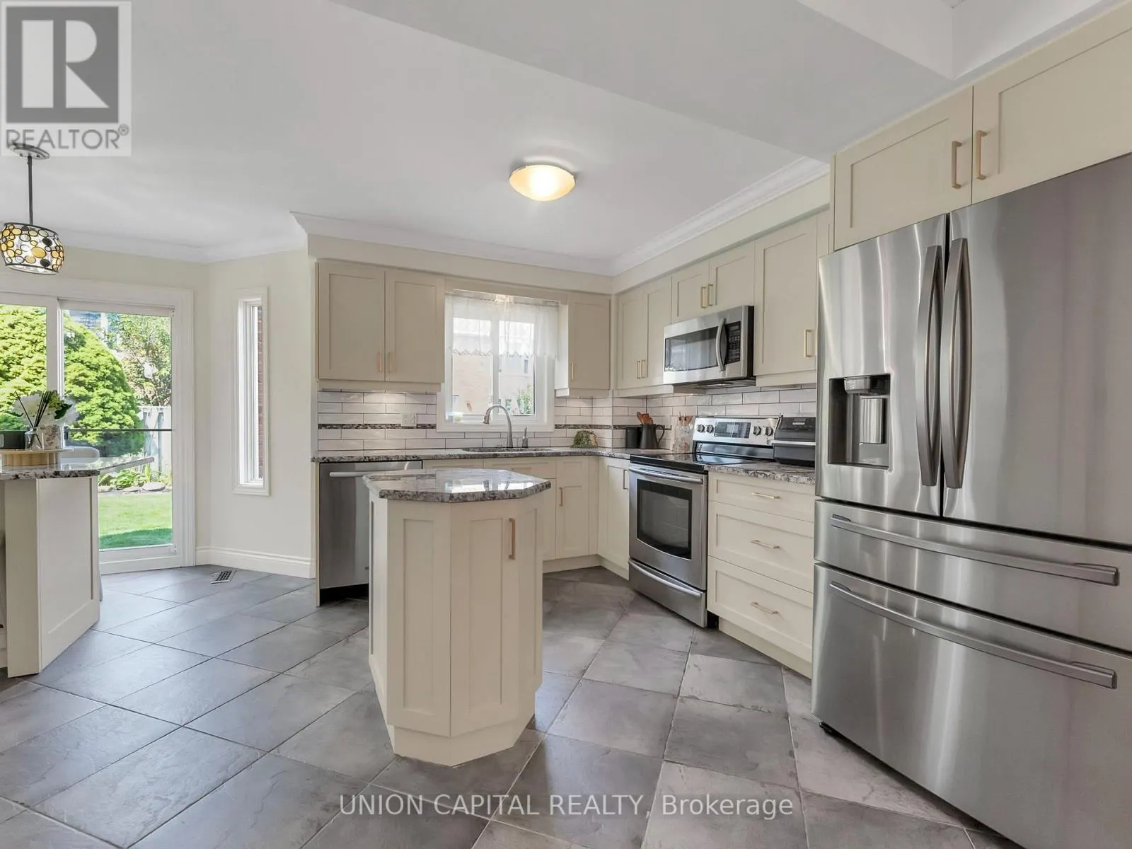 772 PEBBLE COURT