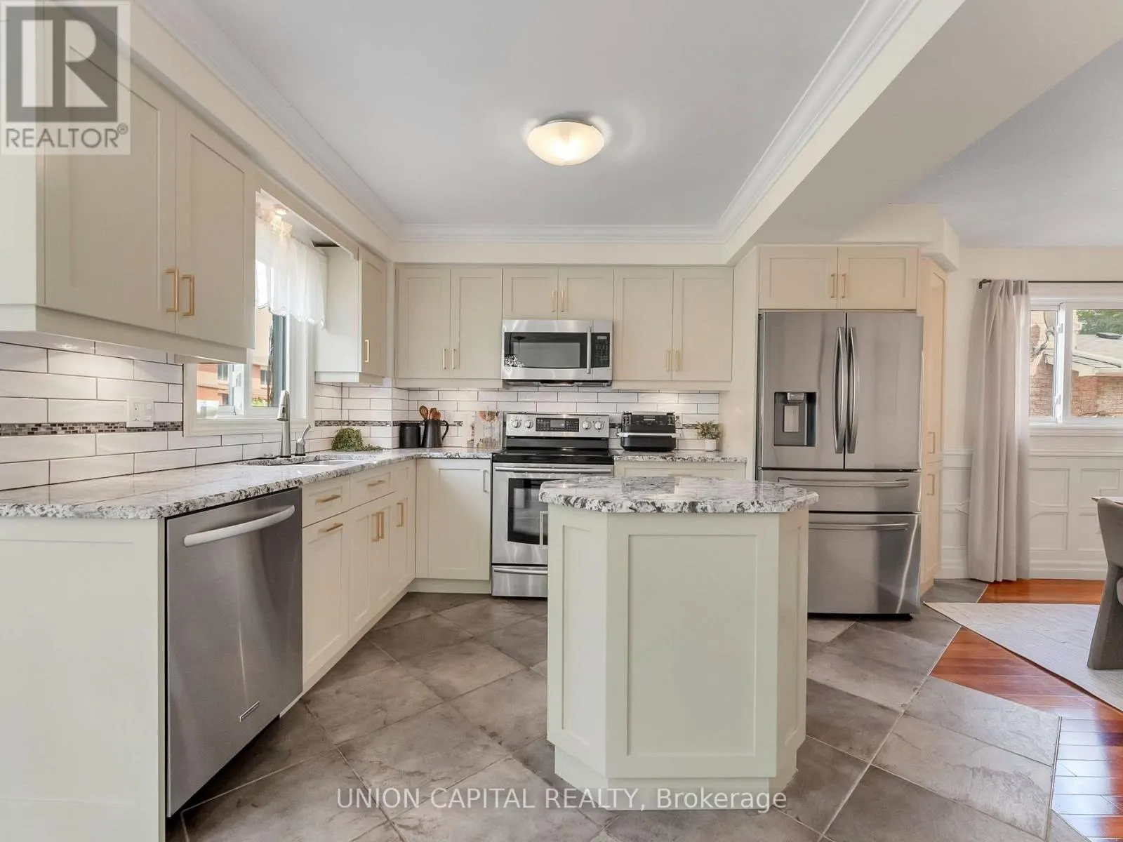 772 PEBBLE COURT