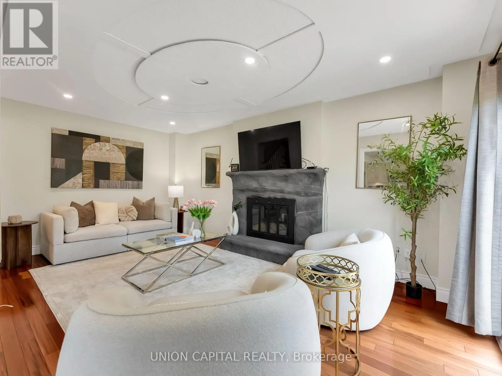 772 PEBBLE COURT