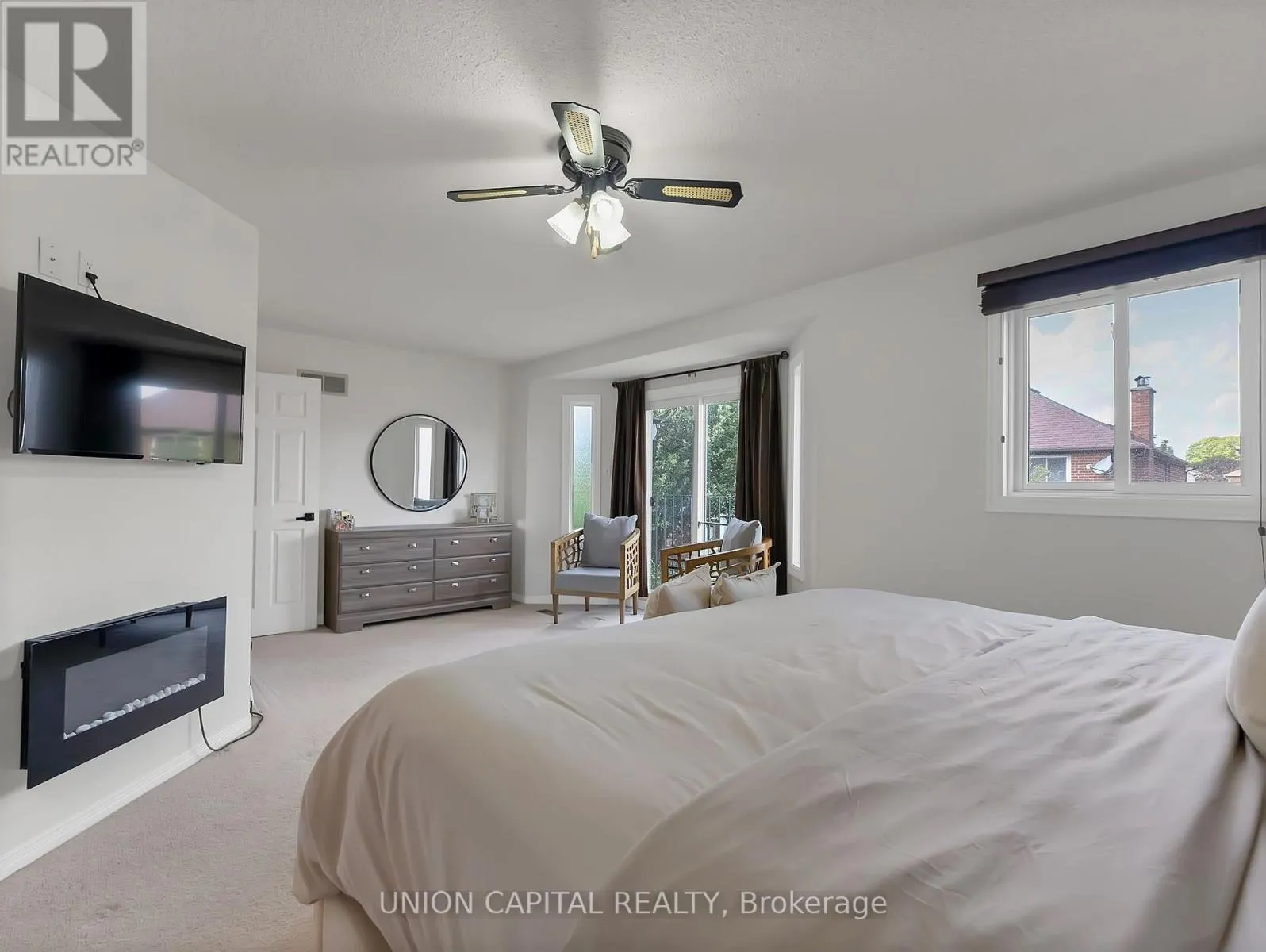772 PEBBLE COURT