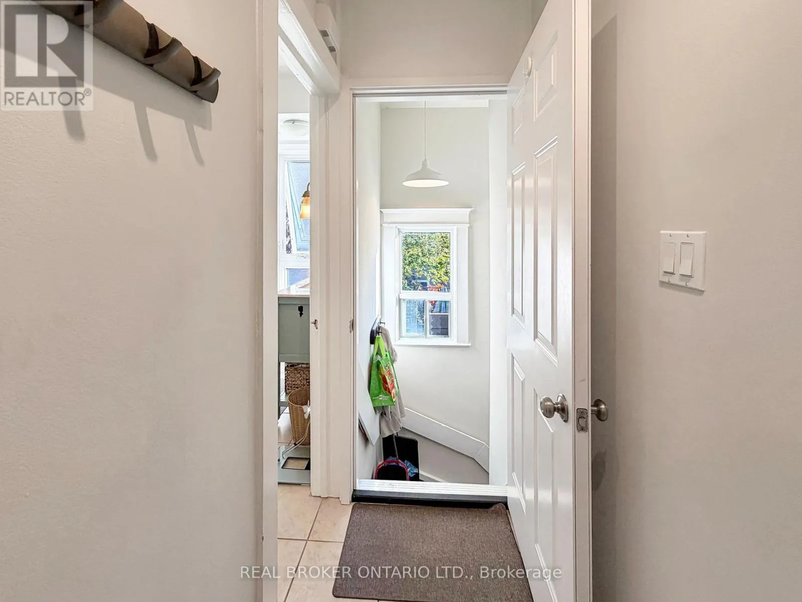 UPPER - 79 BLANTYRE AVENUE