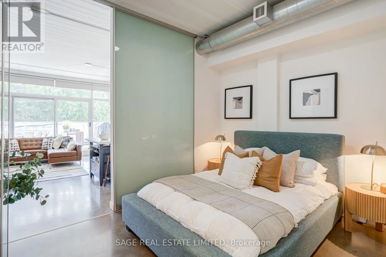 204 - 747 QUEEN STREET E