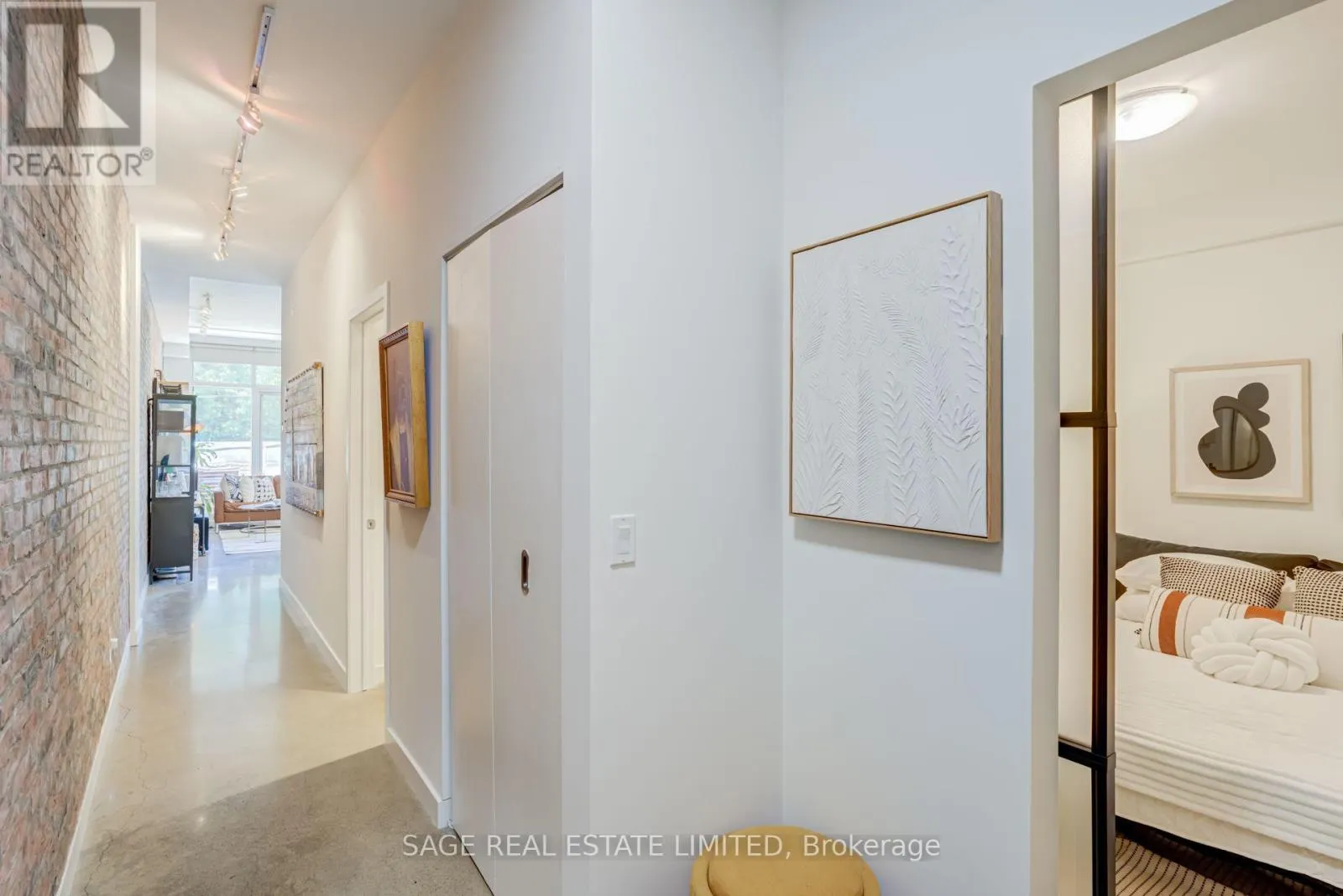 204 - 747 QUEEN STREET E