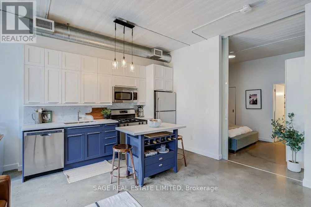 204 - 747 QUEEN STREET E