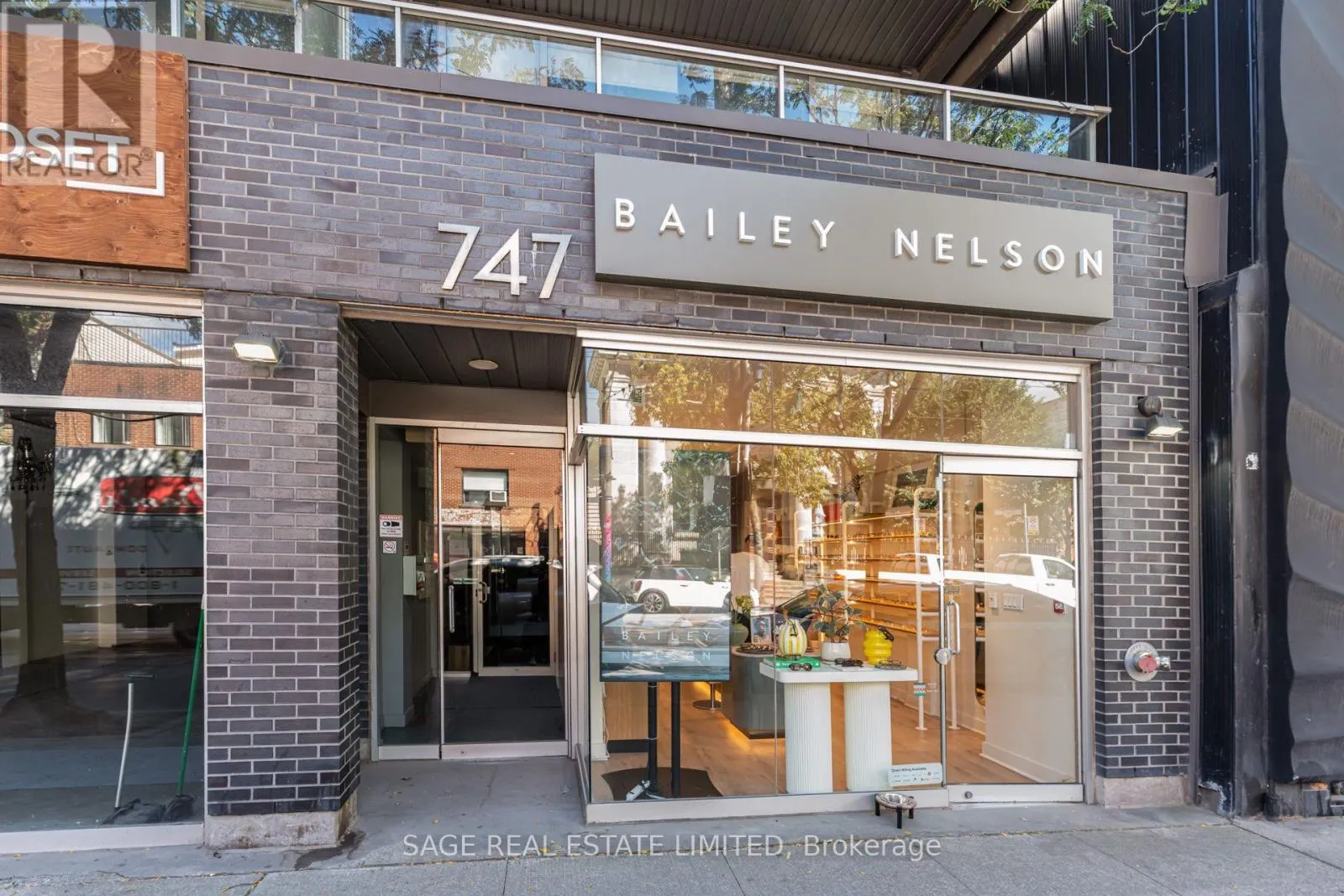 204 - 747 QUEEN STREET E