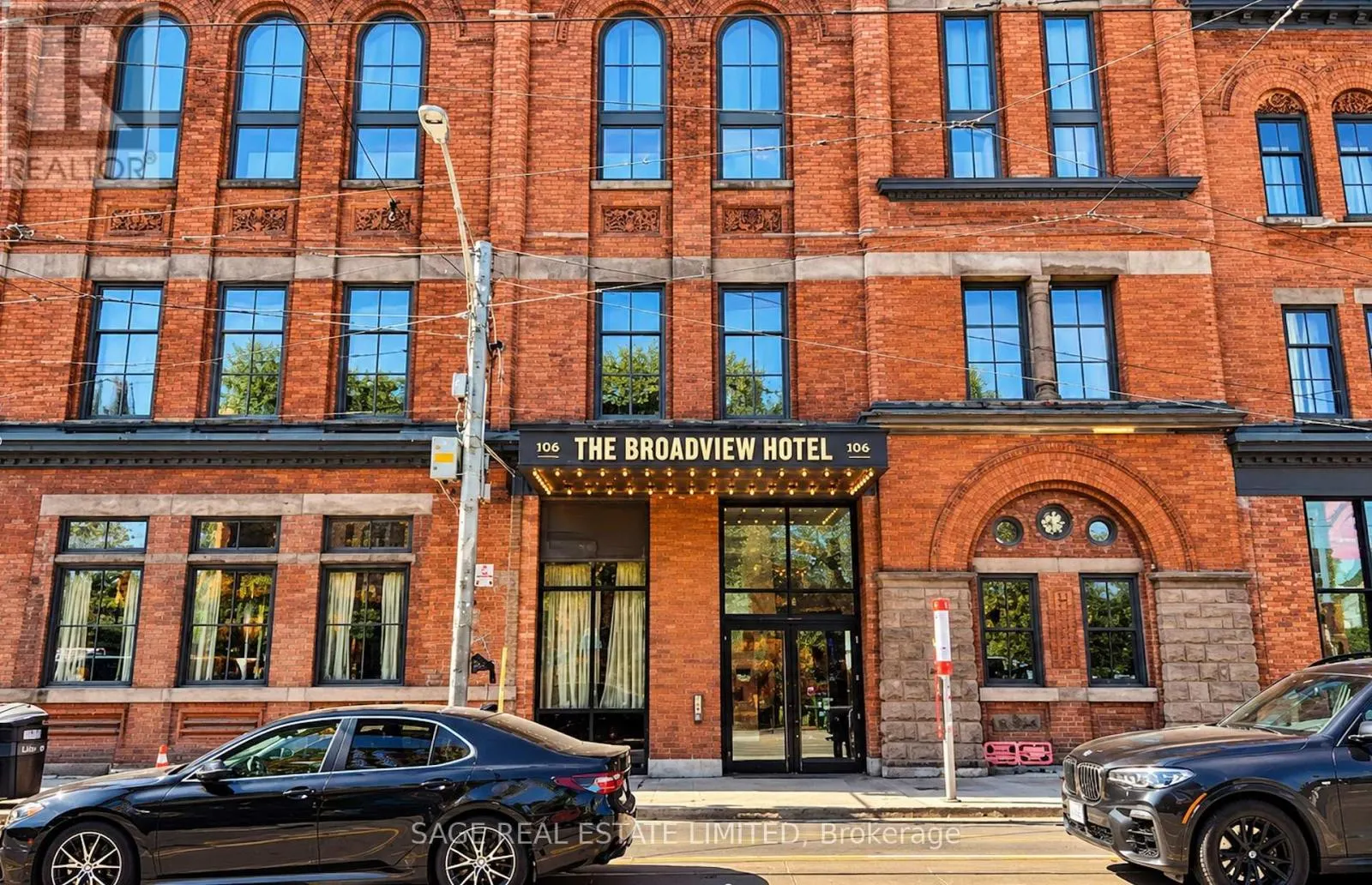 204 - 747 QUEEN STREET E