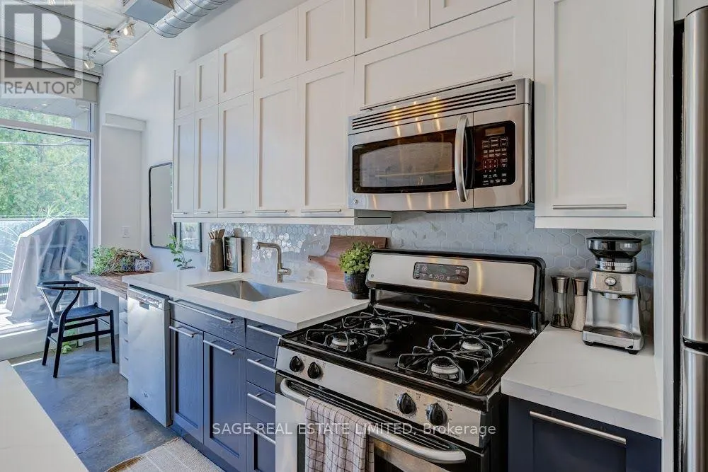 204 - 747 QUEEN STREET E