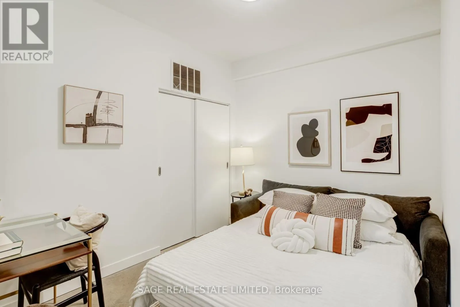 204 - 747 QUEEN STREET E