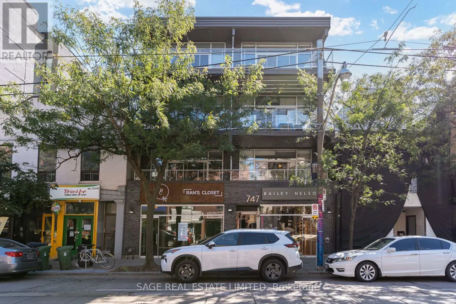 204 - 747 QUEEN STREET E