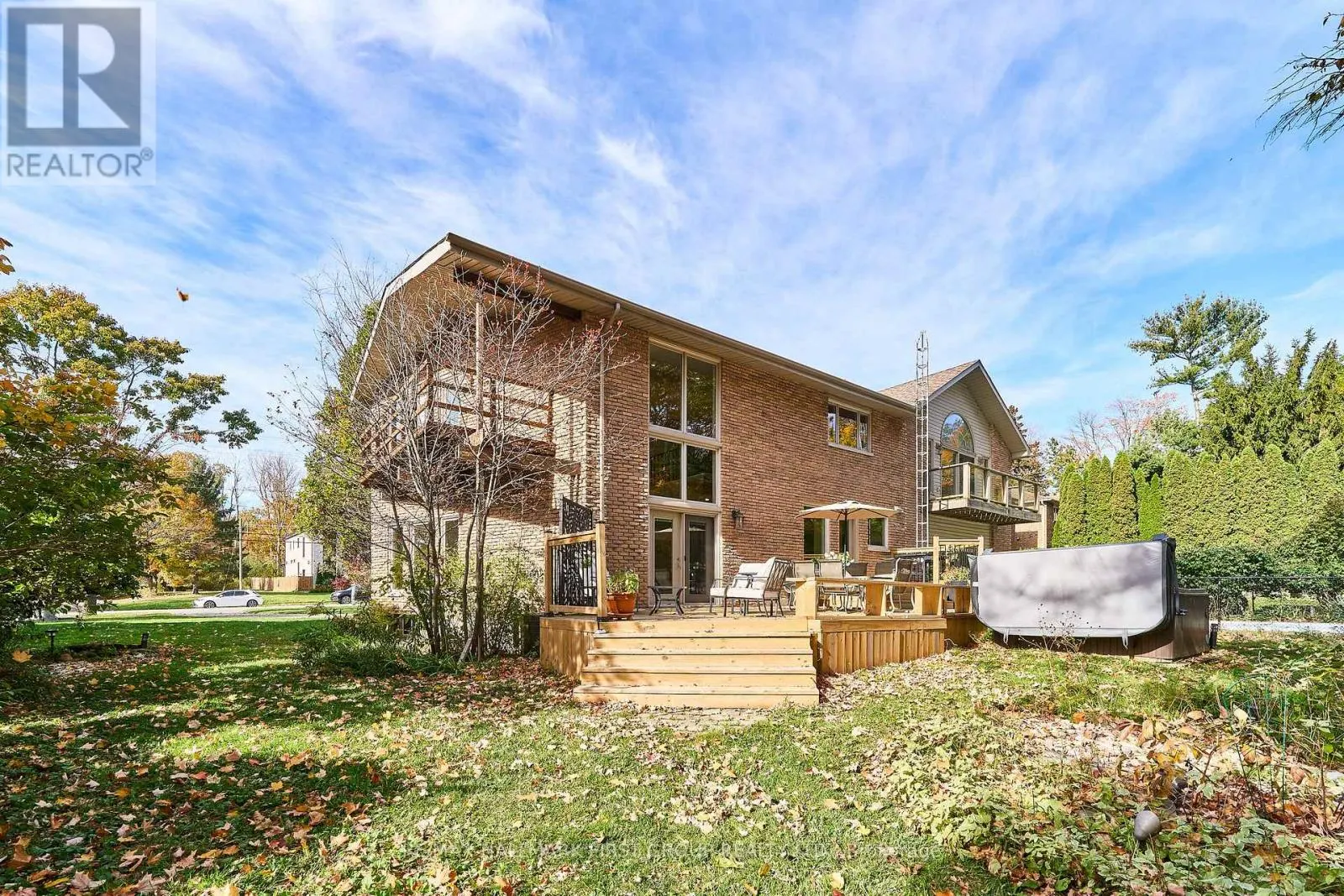 515 OAKWOOD DRIVE