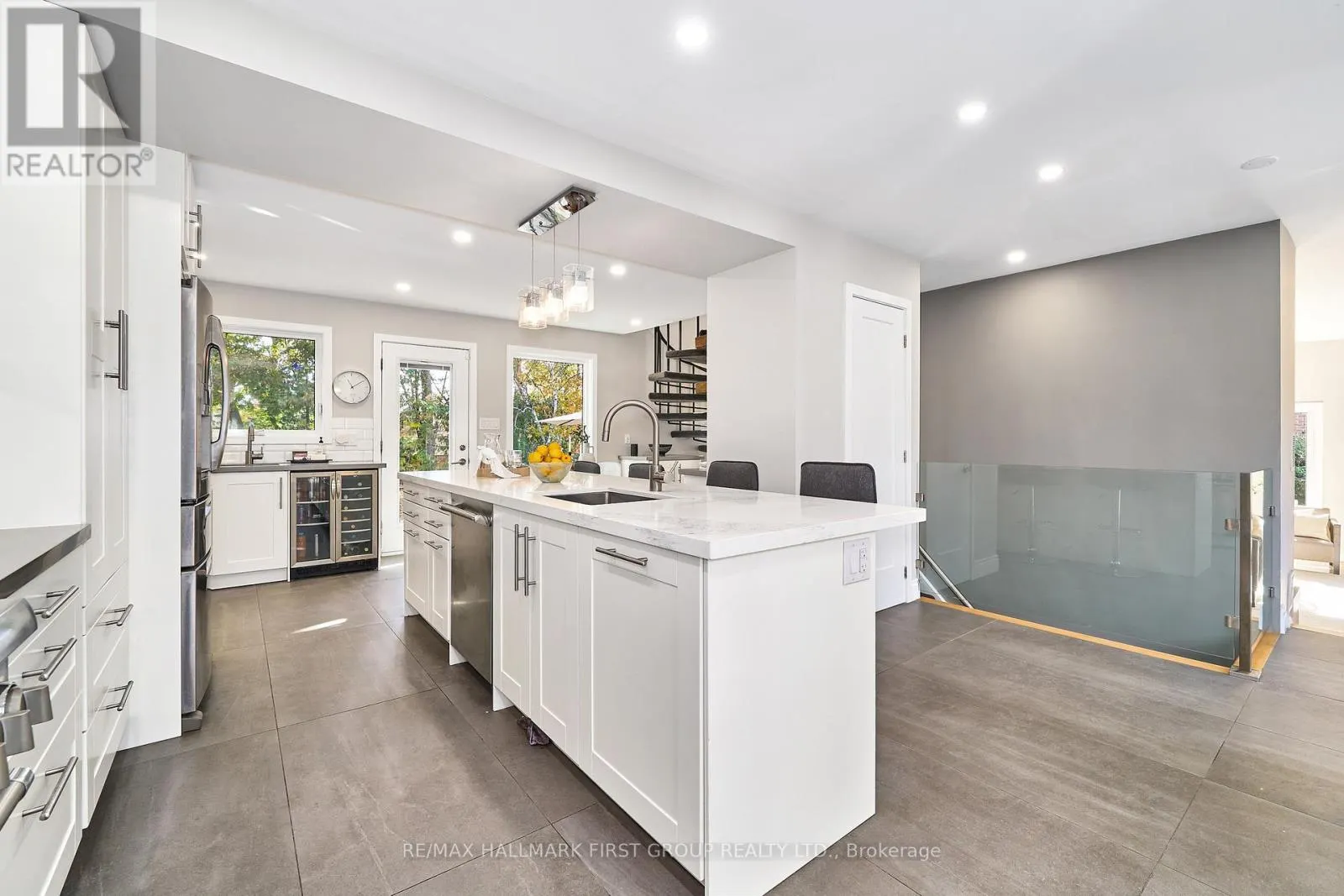 515 OAKWOOD DRIVE
