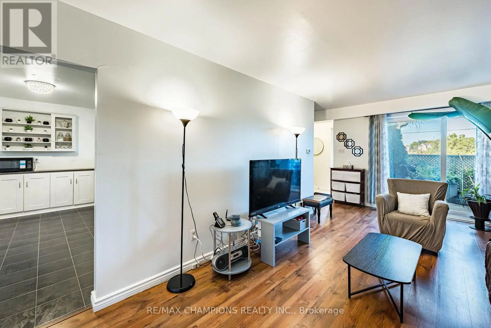 17 - 925 BAYLY STREET