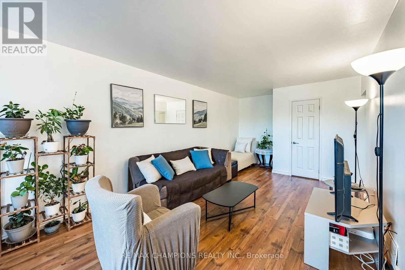 17 - 925 BAYLY STREET