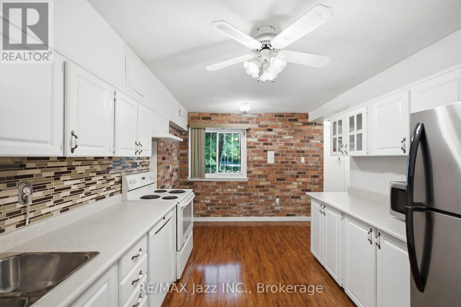 38 - 120 LING ROAD #38