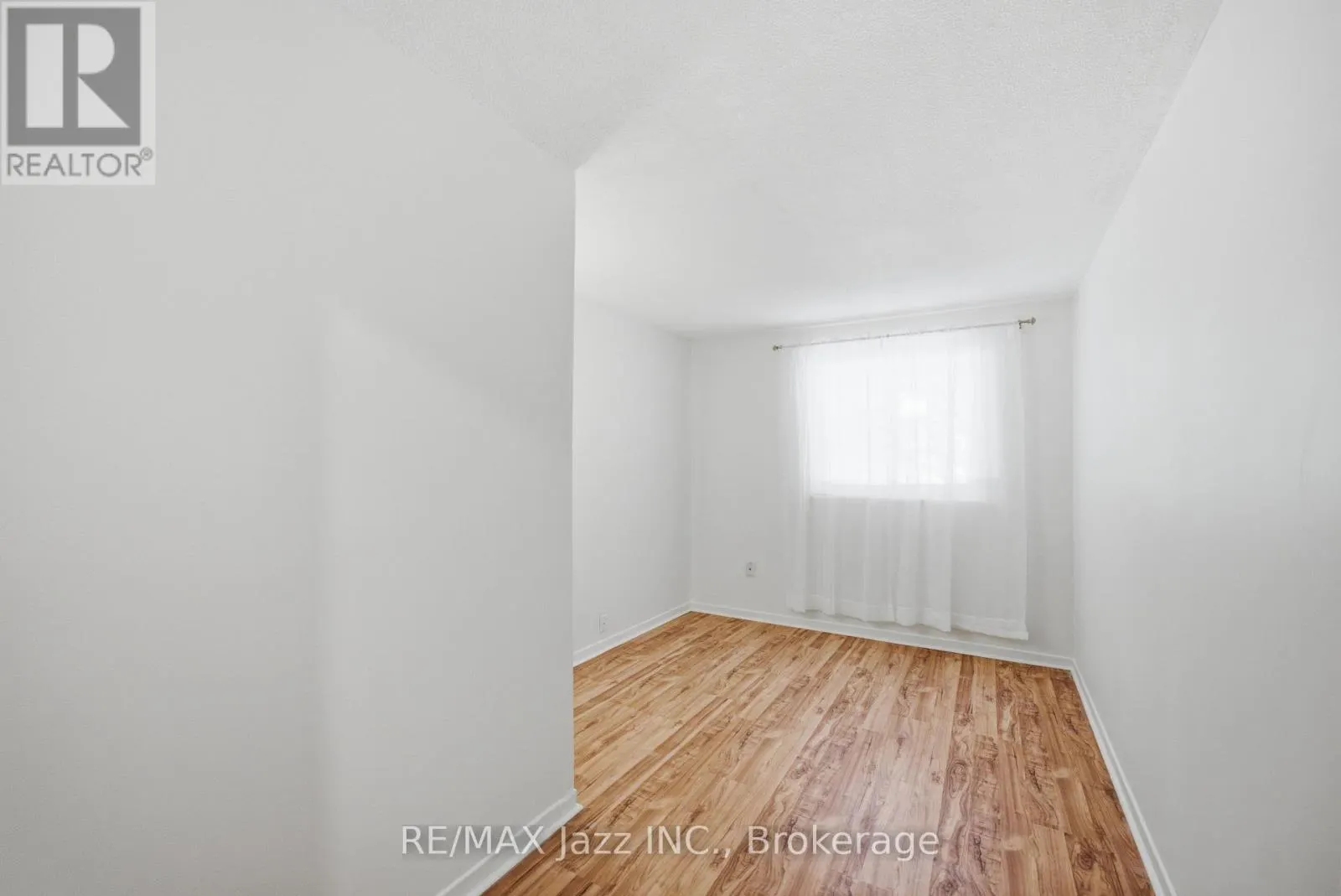 38 - 120 LING ROAD #38