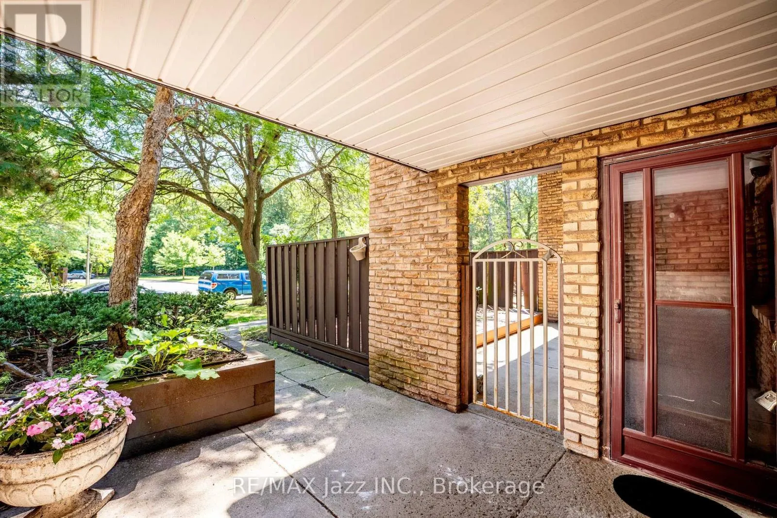 38 - 120 LING ROAD #38