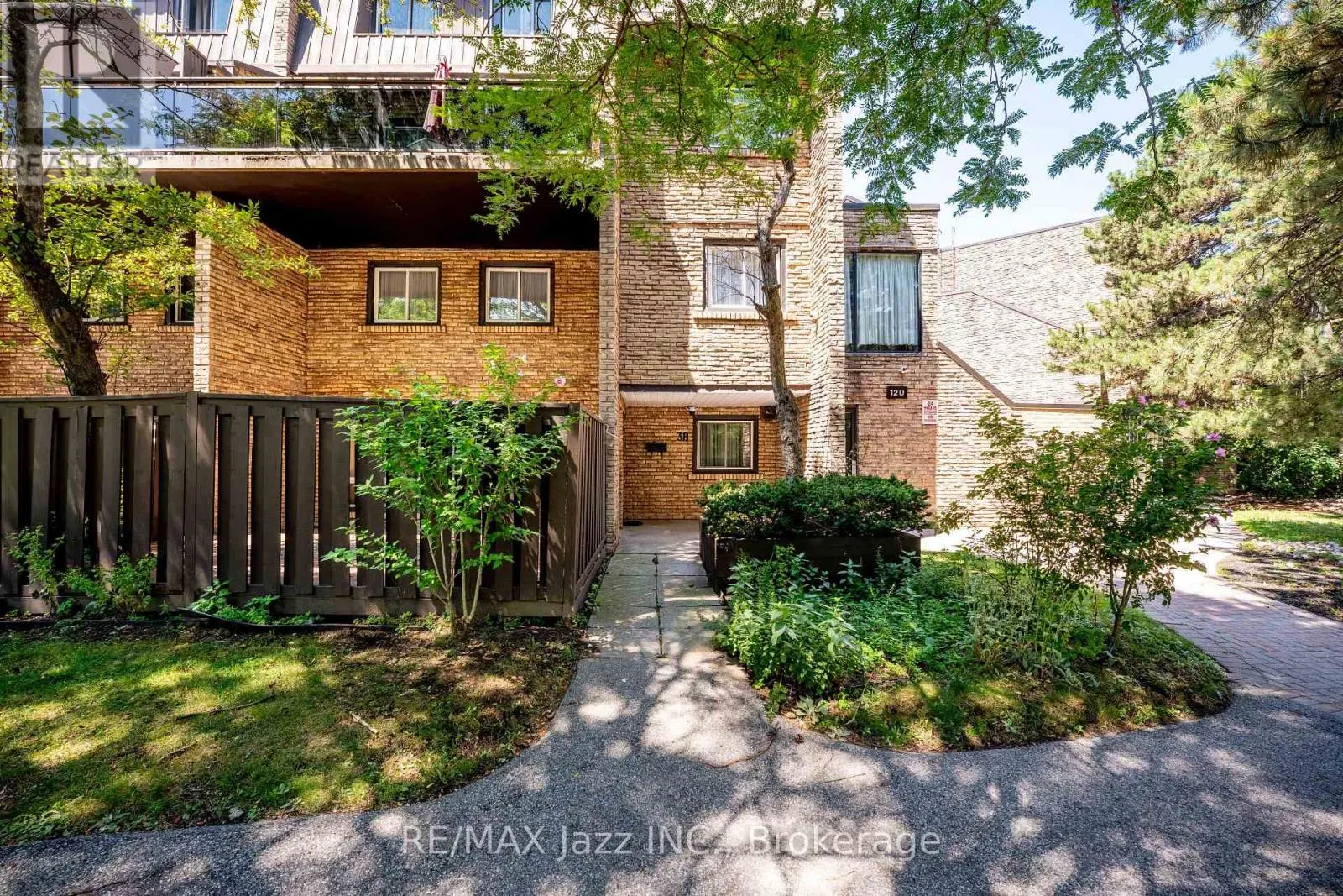 38 - 120 LING ROAD #38