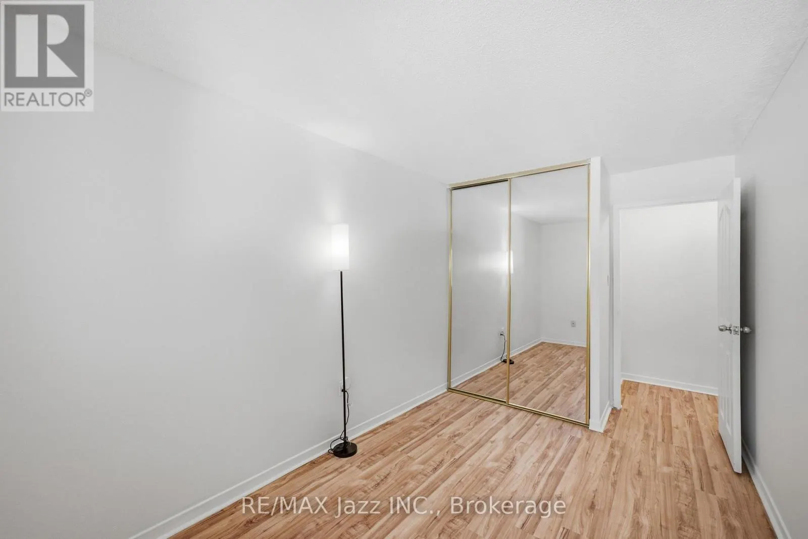 38 - 120 LING ROAD #38