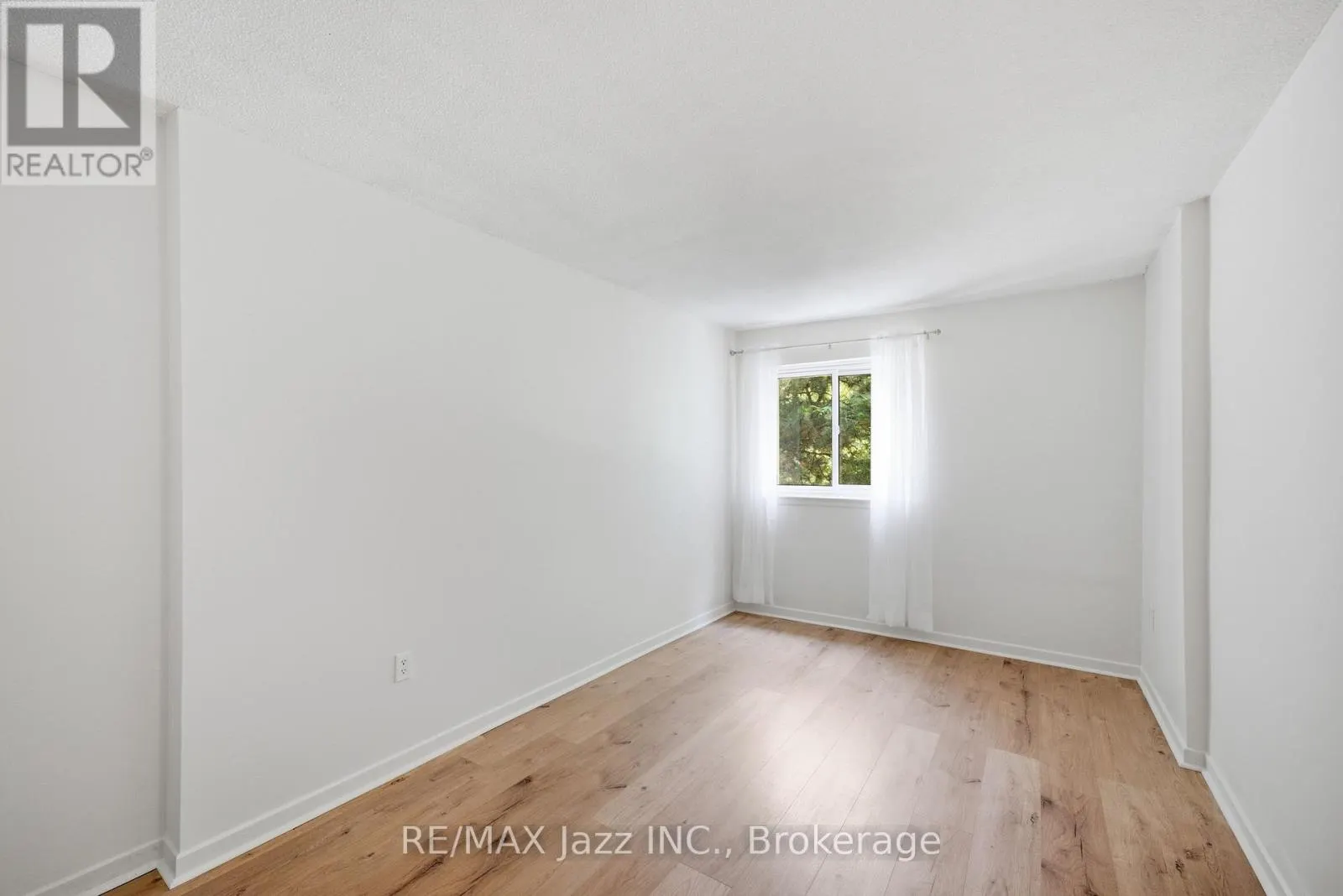 38 - 120 LING ROAD #38
