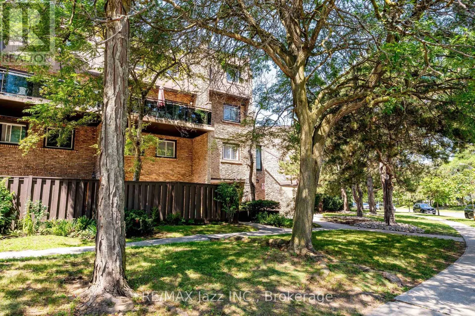 38 - 120 LING ROAD #38