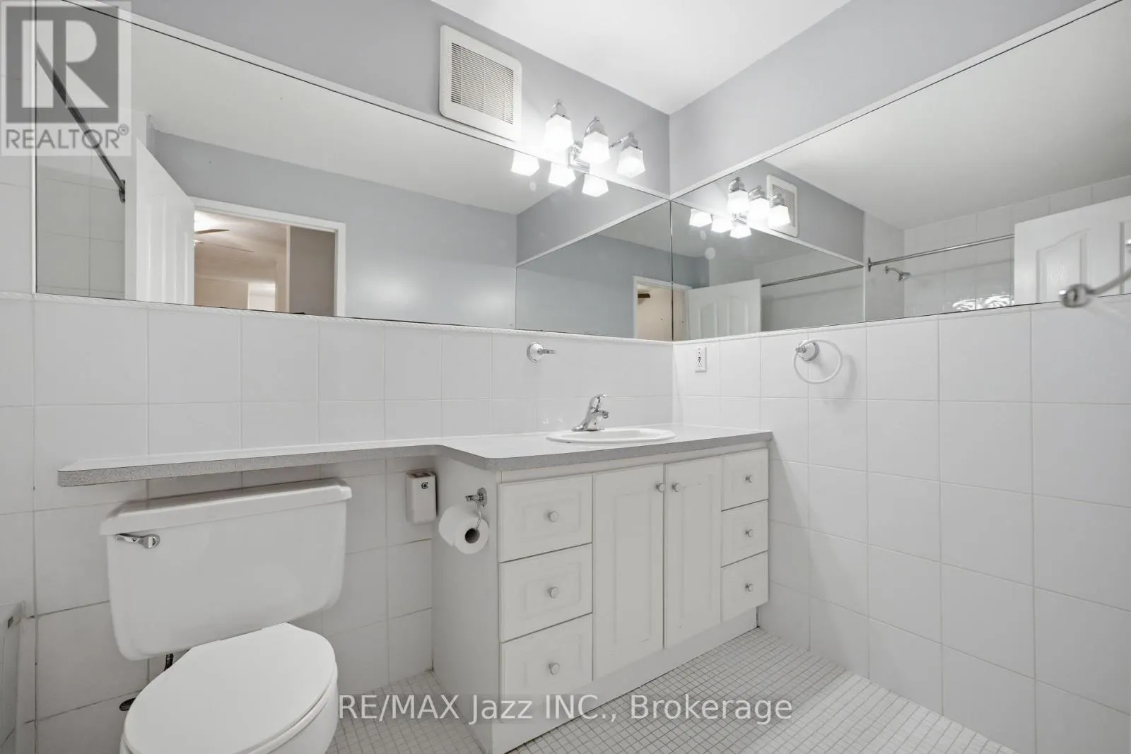 38 - 120 LING ROAD #38