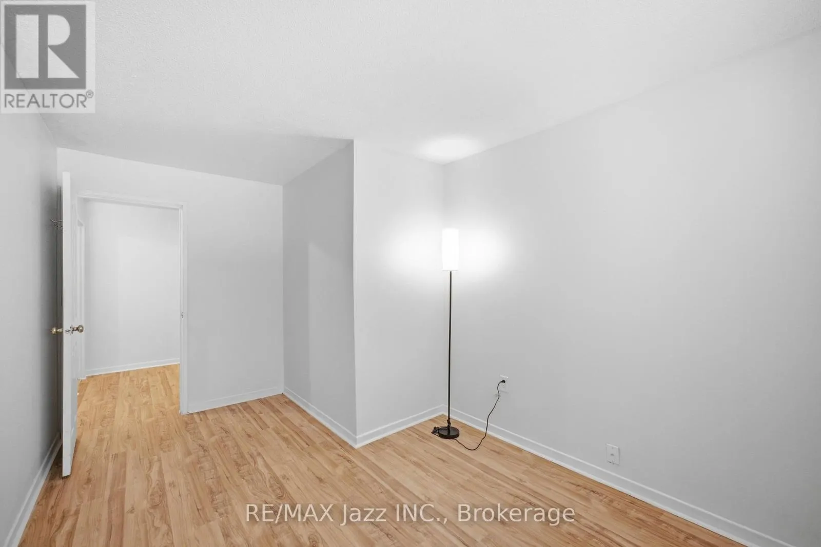 38 - 120 LING ROAD #38