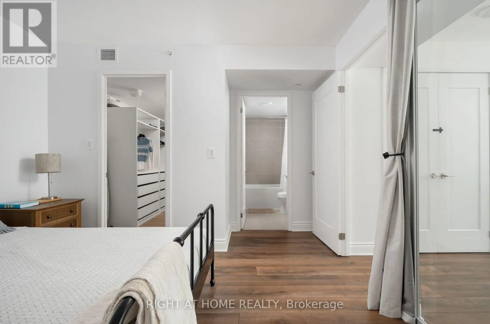 TH10 - 1350 KINGSTON ROAD