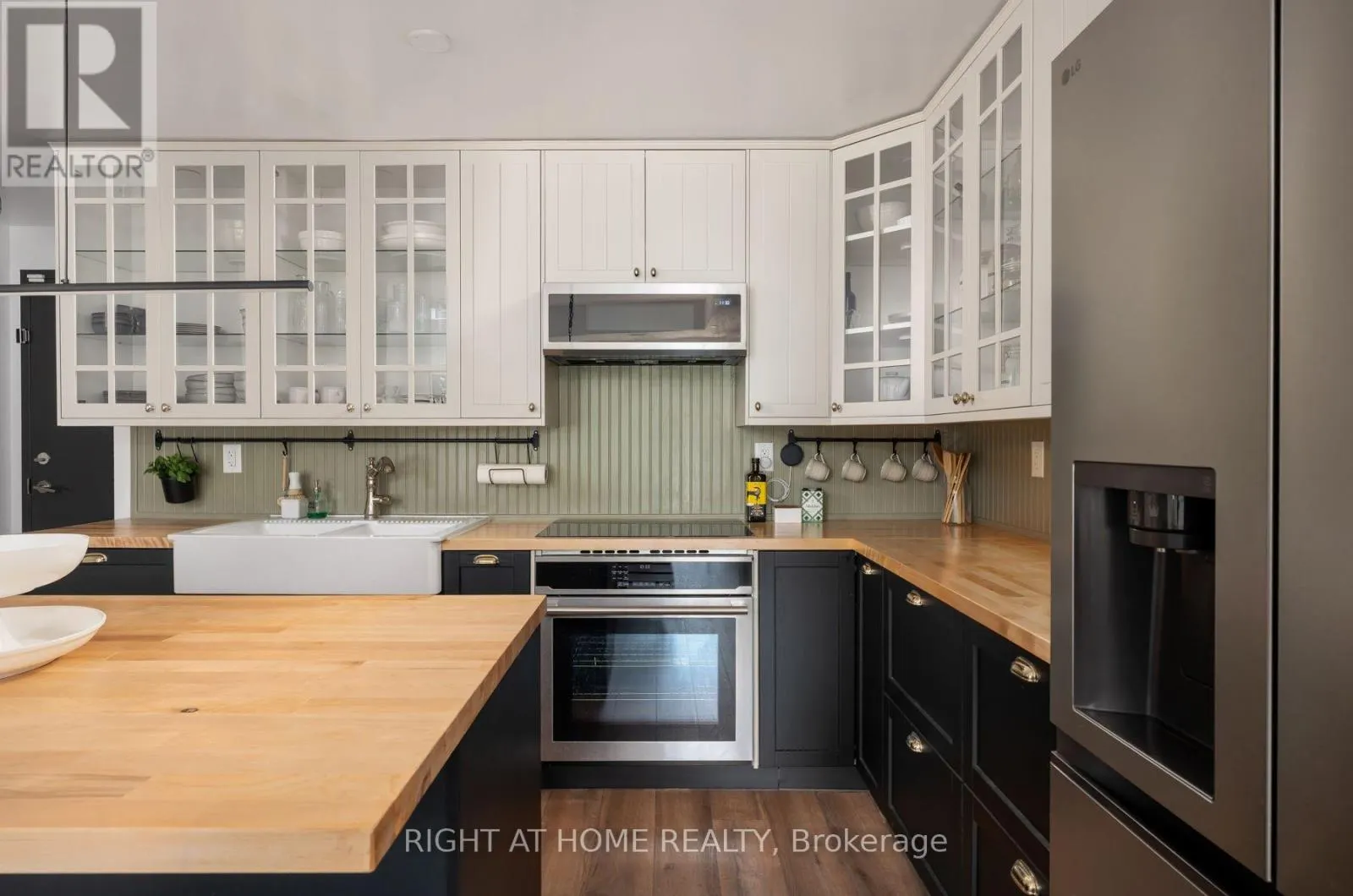TH10 - 1350 KINGSTON ROAD
