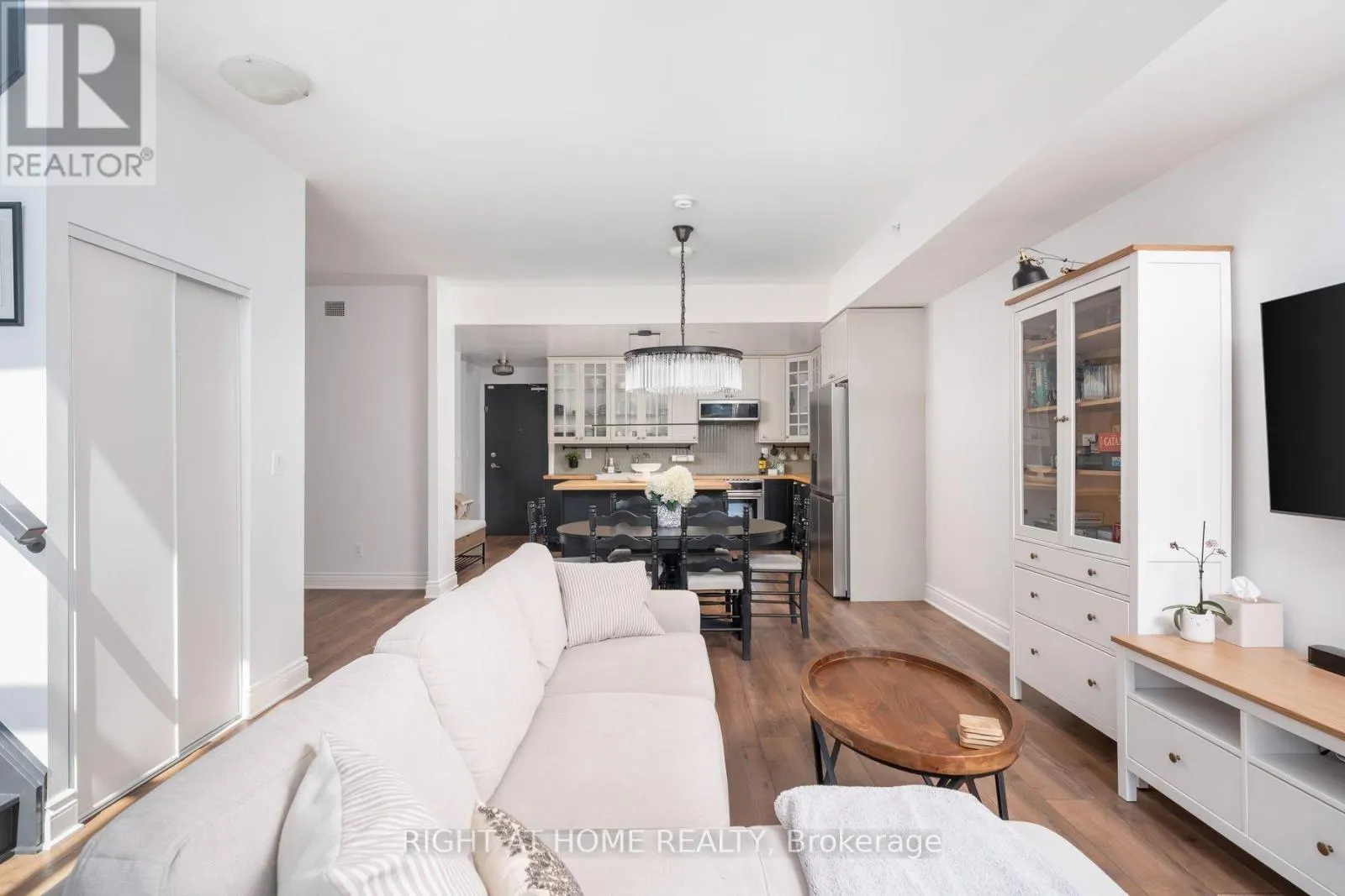 TH10 - 1350 KINGSTON ROAD