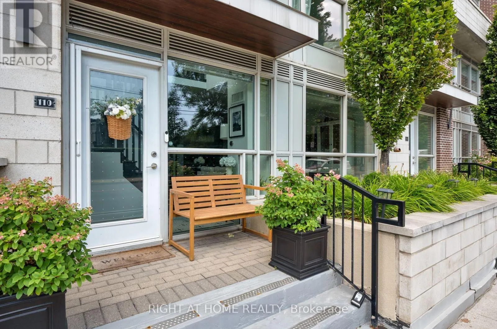TH10 - 1350 KINGSTON ROAD