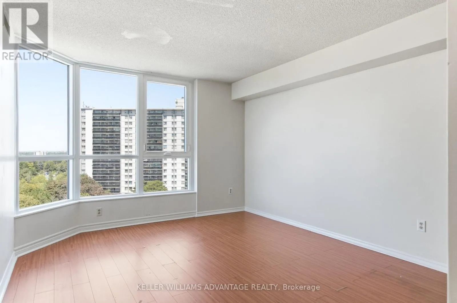 1006 - 3231 EGLINTON AVENUE E