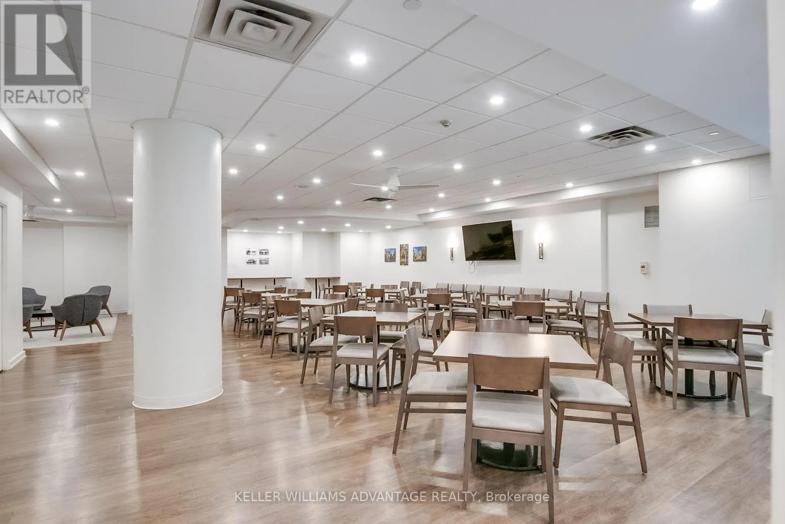 1006 - 3231 EGLINTON AVENUE E